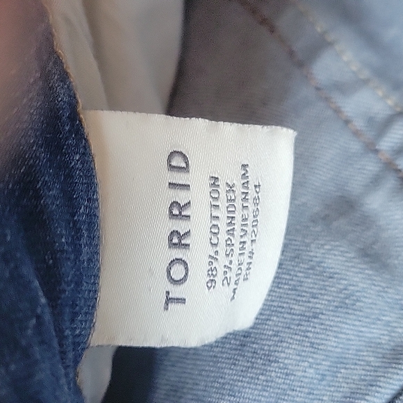 Torrid Distressed Crop Jeans - Picture 7 of 7